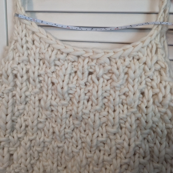 Hand knit crop top - Picture 6 of 10